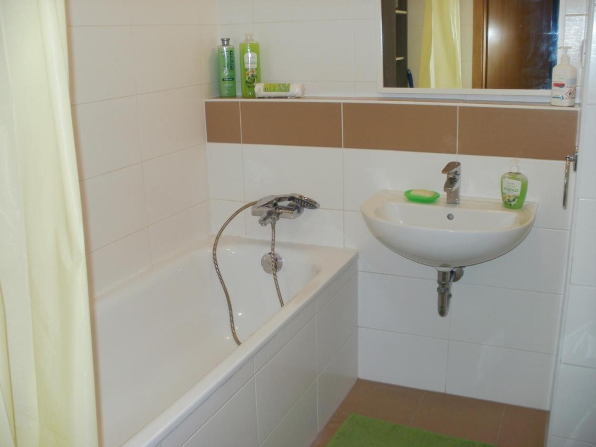 Garden Apartment With Garage In Central Prague Extérieur photo